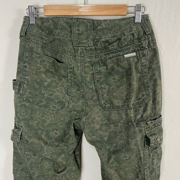 Duluth Size 2 Green Floral Straight Leg Curvesetter Cargo Carpenter Pants - Picture 5 of 10